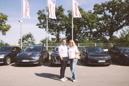 Image - Nachhaltigkeit und Innovation: Jansen Tore setzt auf Elektroflotte und erneuerbare Energien.